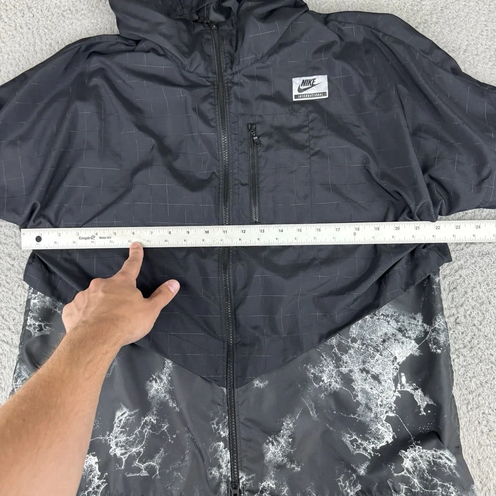 Nike International Jacket Womens Large‎ Black Print Hooded Windbreaker Running